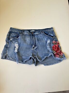 Zenobia Embelished Floral Denim Shorts~2X